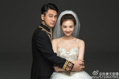 ▲朱孝天（左）與韓雯雯近日為了婚房裝修問題起口角。（圖／翻攝自朱孝天工作室微博，2016.08.30）