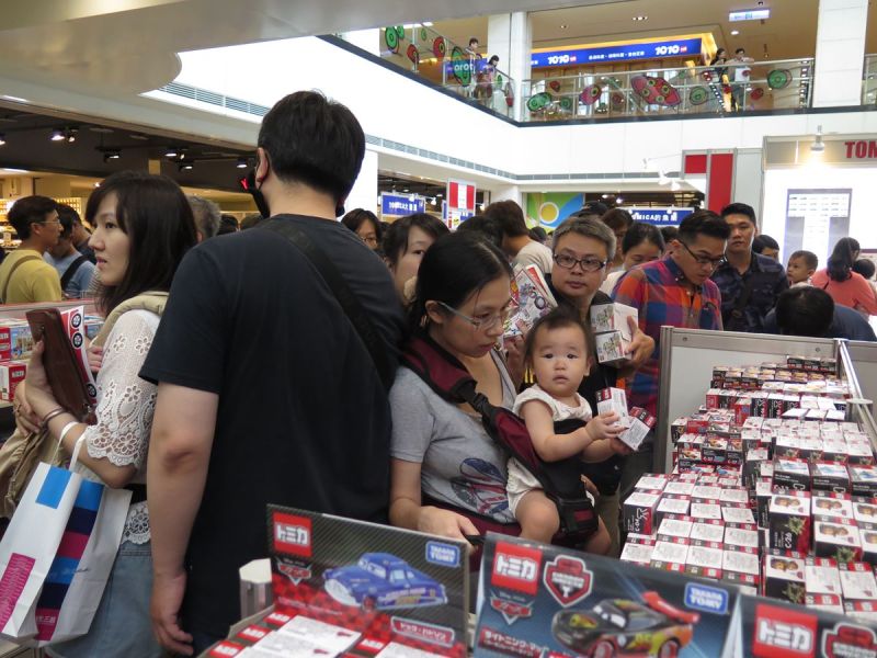 ▲台南新天地限定「巴斯光年宇宙船提盒」車款全台初登場。