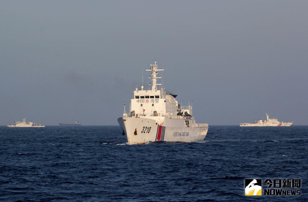 ▲2艘中國海警局船隻21日凌晨起在釣魚台列嶼（日方稱尖閣諸島）周邊「日本領海」內連續逗留了64個小時，創2012年9月尖閣諸島國有化以來最久紀錄。資料照。（圖／達志影像／美聯社5）