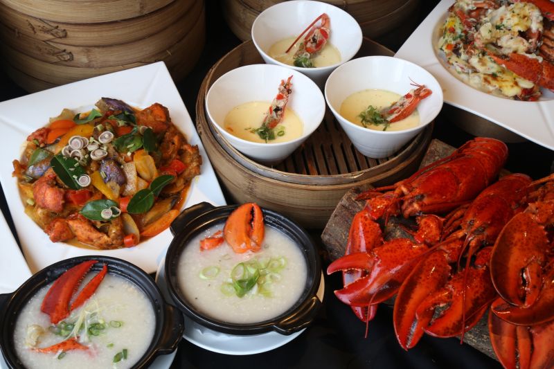 ▲雲朗觀光集團旗下包括君品酒店雲軒推出龍蝦帝王蟹12宴、翰品桃園與翰品花蓮則有龍蝦吃到飽。圖為翰品桃園Ça Va西餐廳因應父親節加開龍蝦饗宴。（圖／雲朗觀光集團提供）