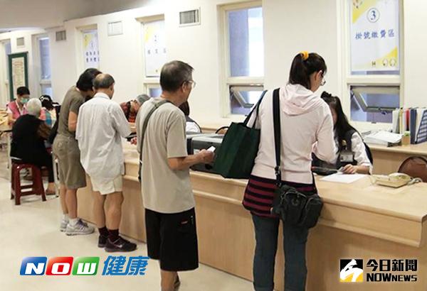 ▲未來民眾就醫後繳費不用大排長龍，手機一按就能輕鬆繳費。（圖／公關照片）