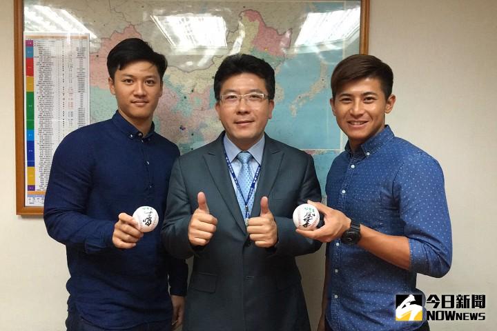 ▲獅子軍雙傑蘇智傑及陳傑憲初次蒞臨統一企業總公司拜會球團凃董事長。（圖／統一獅提供）