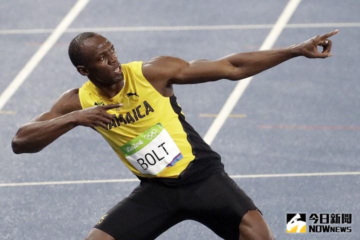 ▲牙買加閃電Usain Bolt完成三連霸之後，做出招牌的慶祝動作。（圖／美聯社／達志影像）