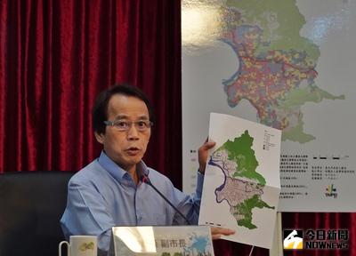 台北市副市長林欽榮10日在市府舉行記者會，宣布自10日上網公開「台北市政府土壤液化潛勢圖」，民眾可透過門牌、地籍線上查詢，了解自家土壤液化潛勢評估結果。中央社記者王飛華攝 105年9月10日