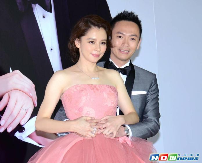 ▲徐若瑄（左）與老公李雲峰甜蜜現身。（記者林調遜／攝影）