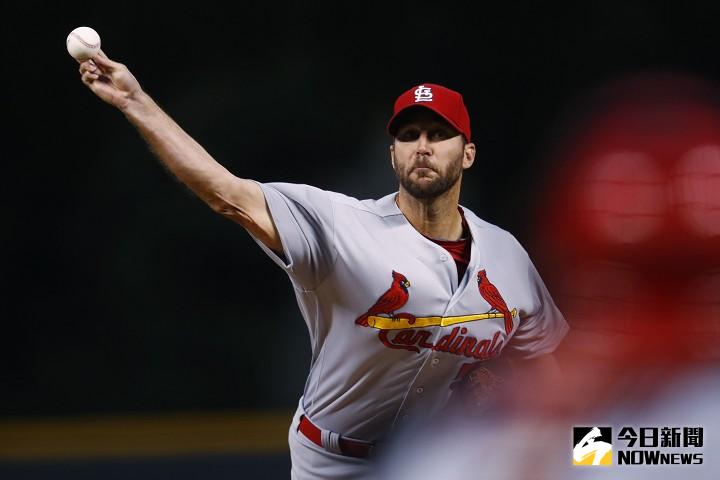▲紅雀隊Adam Wainwright投打表現出色。（圖／美聯社／達志影像）