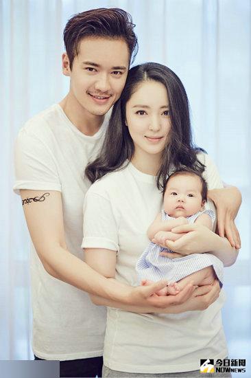 高雲翔全家福。