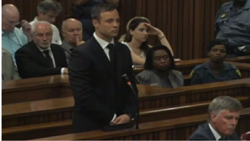 ▲南非奧運短跑選手「刀鋒戰士」皮斯多里斯在2013年槍殺超模女友史婷康普的命案震驚全球；照片攝於他在聽候法官宣布判決時。（圖／翻攝自Youtube）