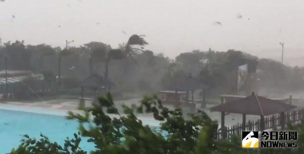 ▲屏東縣政府表示，由於輕颱閃電來襲，明（6）日屏東6鄉鎮停止上班上課。（圖／NOWnews資料照）