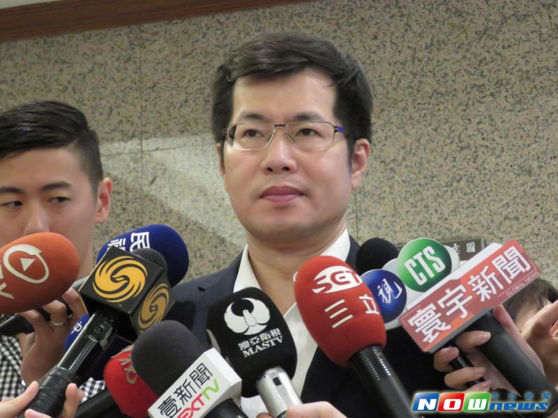 ▲民進黨立委羅致政29日表示，徐姓上尉的信突顯問題，有些軍官用裝病的方式，希望能夠報退或除役，但目前軍中沒有這樣的退場機制。（圖／記者邱明玉攝,2016.8.29）