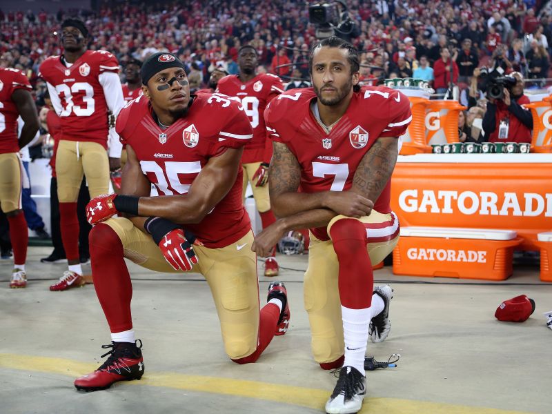 四九人Colin Kaepernick（右）：別說你了，連我們都想睡了...（設計對白）（圖／美聯社／達志影像）