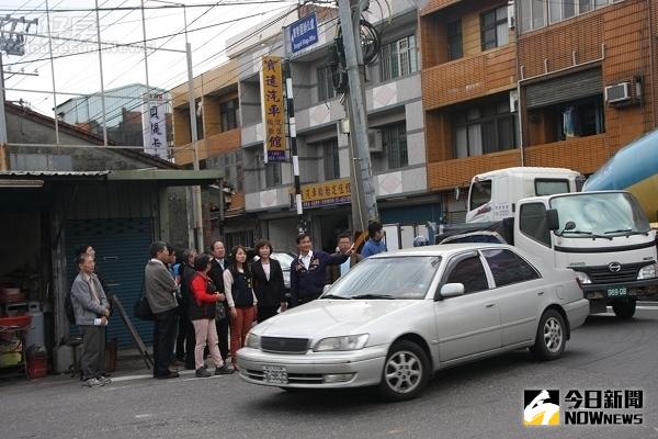 ▲平鎮平東路、金陵路交會處上下班時間交通壅塞。（圖／翻攝自網路）