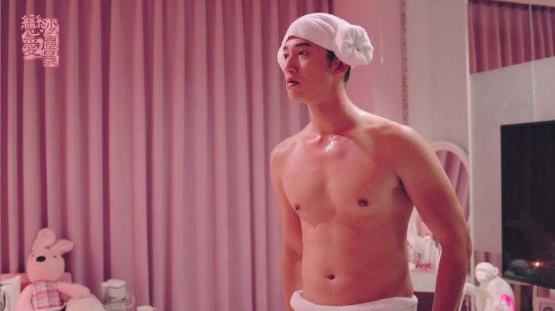 ▲吳慷仁赤裸上身演出，卻被發現「肉肉的」。（圖／好風光提供，2016.09.06）