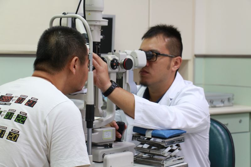 隅角閉鎖性青光眼可雷射治療，將眼球內的房水排出。