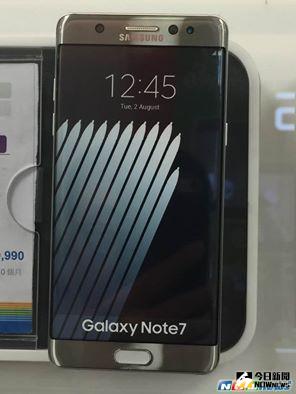 ▲由於三星Note 7有自燃疑慮，美國消費品安全委員會（CPSC）15日宣布召回百萬支的Note 7手機，並呼籲消費者立即關機、停用Note 7。（資料圖／記者呂炯昌攝影）