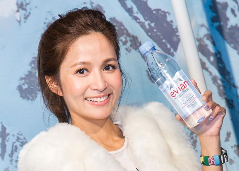 ▲吳怡霈出席精品礦泉水活動、法國阿爾卑斯山下大談異國戀。（圖／公關提供）