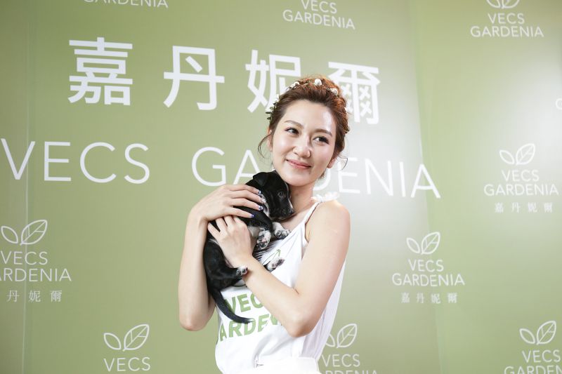 ▲曾莞婷出席「用愛為他築家，讓毛小孩不再流浪」記者會。（圖／公關照，2016.05.29）