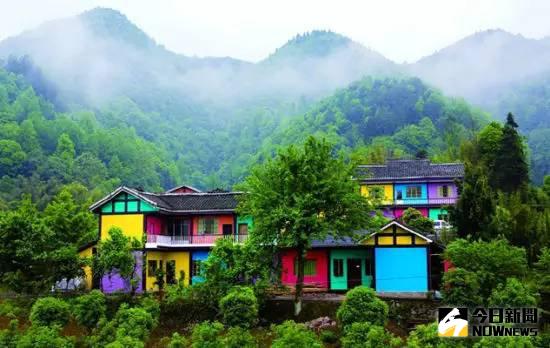 遊中國／大陸也有彩色童話村，一點不比國外遜色