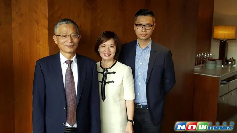 ▲主要經營嬰幼童品牌黃色小鴨的東凌-KY，規畫的首座坐月子中心，最快將於今年底或明年初在上海開幕。從左至右為總經理許復進、董事長林寶霞、上海海外事業總經理許永融。（圖／記者許家禎攝，2016.9.9）