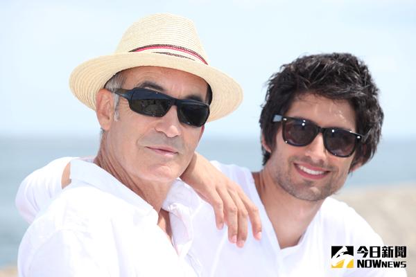 ▲早期受傳統手術限制，需等白內障成熟變硬才適合開刀。現在使用超音波乳化術則沒有這方面的限制。（圖／ingimage）