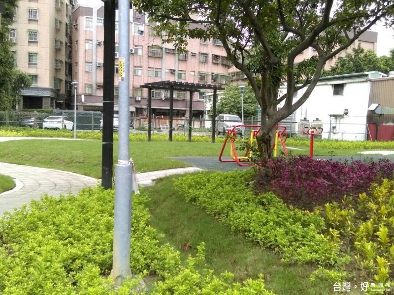 ▲閒置已久的市場用地進行簡易綠化，不但改變市容，也增加市民一處休憩的地方。（圖／記者黃村杉攝）