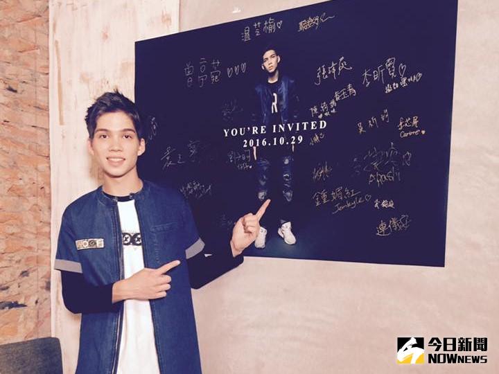 ▲小派的魅力老少通吃，連粉絲媽媽都讚他貼心又認真。（圖／翻攝自派偉俊臉書，2016.10.31）