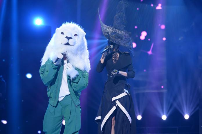 ▲「大王叫我來巡山」（左）和「白天不懂爺的黑」合唱《殘酷月光》。（圖／種子音樂提供，2016.10.31）