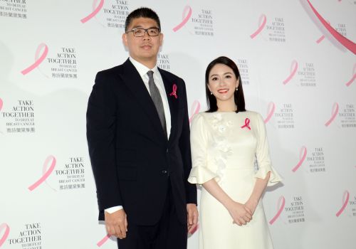 蔡依珊罕見同框連勝文！合照1舉動破婚變疑雲　乖巧牽婆婆連方瑀
