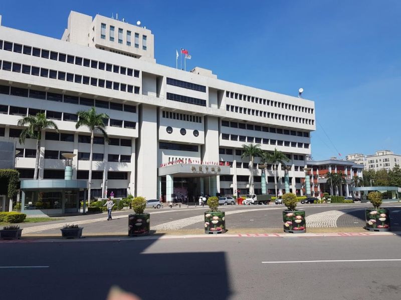 ▲桃園市政府主建築與府前廣場。(圖／記者根亞平攝)