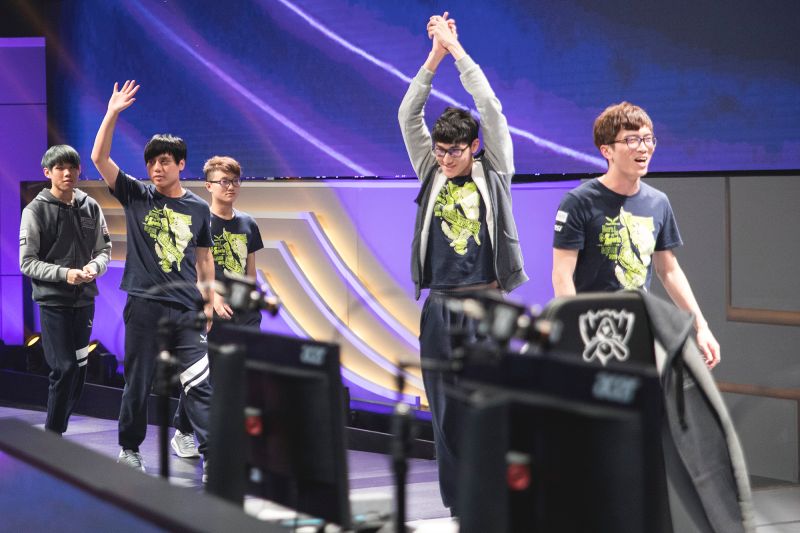 ▲Flash Wolves（閃電狼）在粉絲團宣布已和現行五位選手完成續約，未來二年都將以同批陣容出戰。（圖／RIOT Flickr）