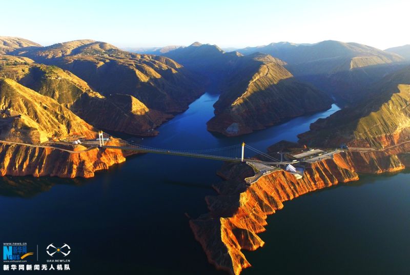 航拍黃河三峽，領略「人在畫中遊」。