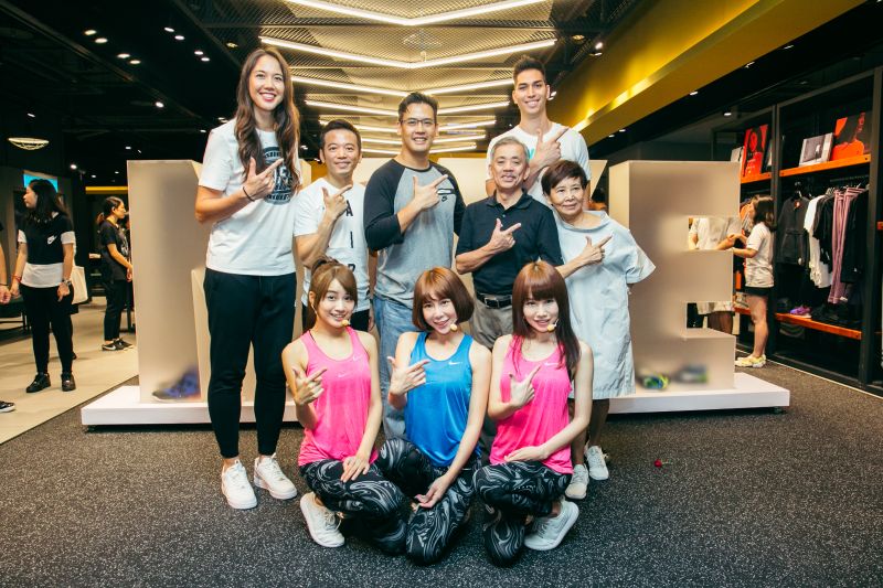 包喜樂（後排左）、包提傑（後排右）一同出席活動。（圖／展逸國際行銷提供）