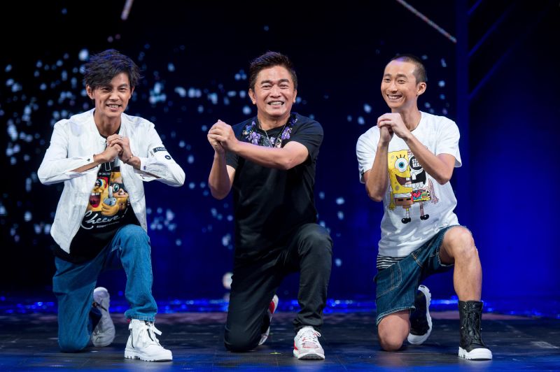 ▲第51屆電視金鐘獎典禮主持人吳宗憲與浩角翔起彩排。（圖／三立，2016.10.07）
