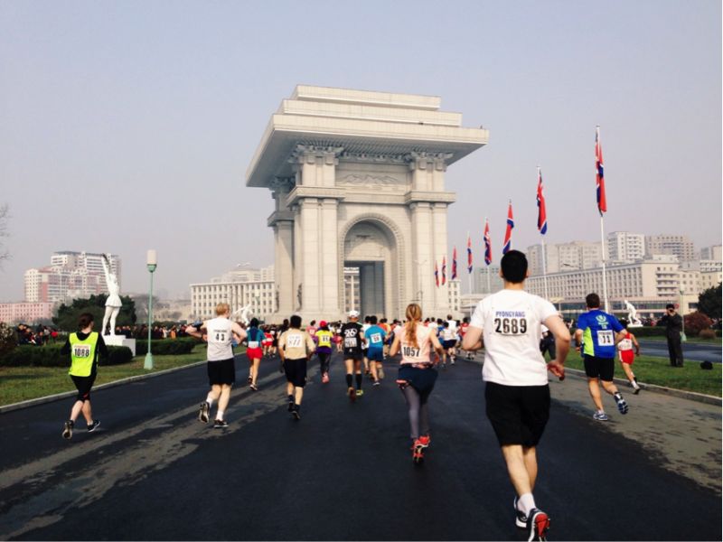 ▲北韓平壤萬景台馬拉松是國際田徑聯合總會認可的賽事，旅遊業者推出路跑團體行程，要帶路跑愛好者前往挑戰。（圖／欣秀旅行社）