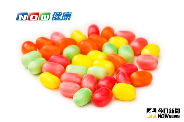 ▲現代毒品氾濫，甚至偽裝成令孩子垂涎三尺的彩色糖果潛入校園，讓孩子在好奇心驅使的情況下嘗試，家長應多加留意。（圖／ingimage）