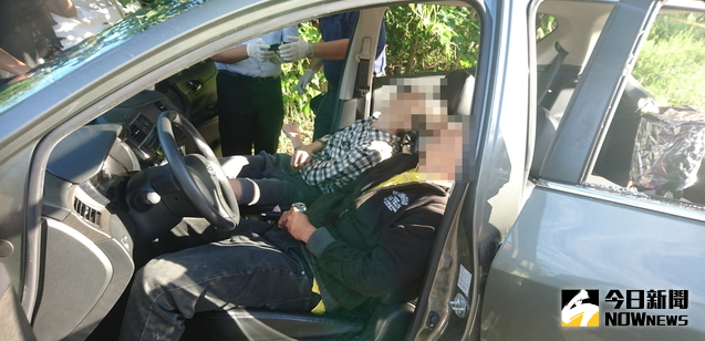 ▲台東市中興路三段639巷驚傳命案，2名男子在車內燒炭自殺。（圖／翻攝畫面）