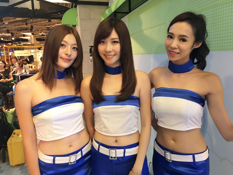 ▲李依瑾（左起）、張景嵐和茵茵辣扮Show Girls。（圖／齊石提供，2016.10.18）