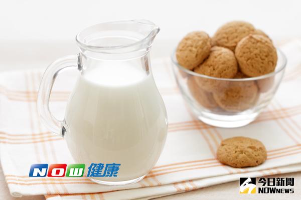 ▲營養師指出，沒有研究證據顯示喝高脂乳品可以減肥，一般建議民眾喝低脂乳品，是因為現代人油脂攝取過多。若民眾喜歡喝全脂乳品，只要從日常飲食中減少油脂攝取即可。（圖／ingimage）