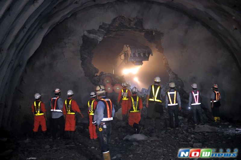 ▲蘇花改谷風隧道新建工程南下線全線貫通了。〔圖／行政院提供〕