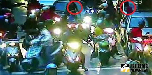 ▲北市辛亥路、基隆路口，2男持刀互砍送醫。（圖／社會中心翻攝）