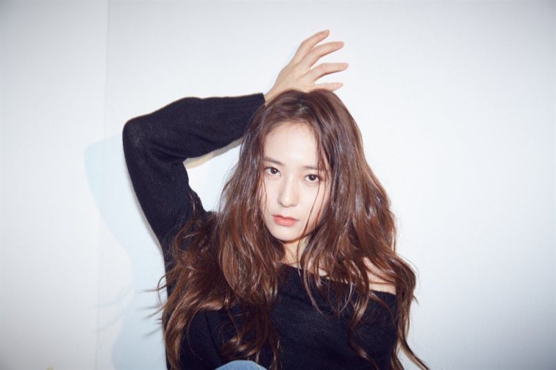 ▲Krystal擁有強烈個人風格。（圖／翻攝自推特）