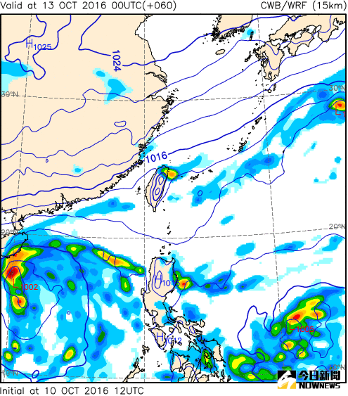 ▲中央氣象局10日20時的電腦模式，顯示12日東北季南下，13日8時北台灣迎風面降雨明顯。圖右下方菲律賓東方海面有熱帶擾動發展。（圖／翻攝自網路）