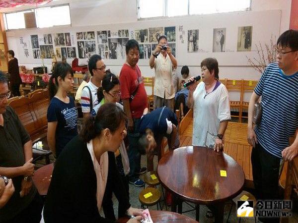 藏金閣拍賣會 樟木時鐘只賣299元