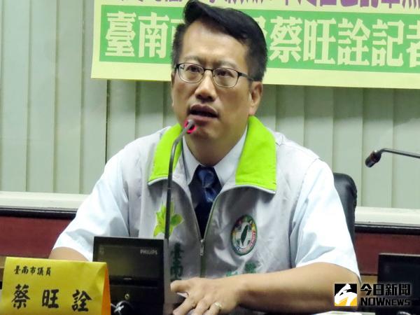 蔡旺詮建議政府評估取消颱風假
