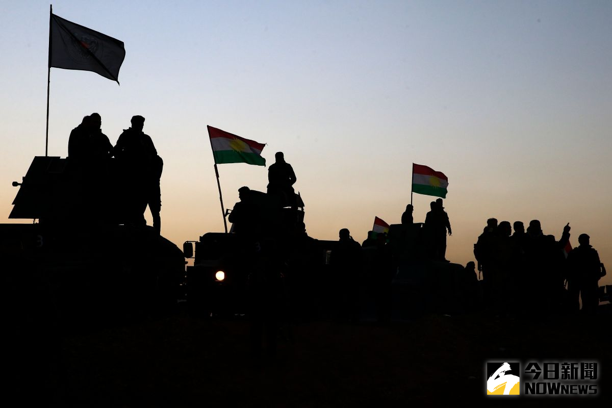 ▲美國佔領20年後，塔利班（Taliban）重新接管阿富汗。分析人士表示，儘管塔利班與另一個極端主義組織伊斯蘭國（IS）關係不睦，但這種局勢恐怕仍可能激勵全球聖戰分子更大膽。圖為IS聖戰士於伊拉克。（圖／達志影像／美聯社）