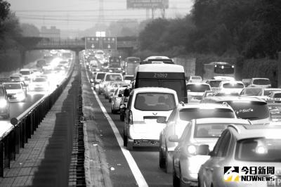 9月30日19時許，京津塘高速出京方向擁堵。