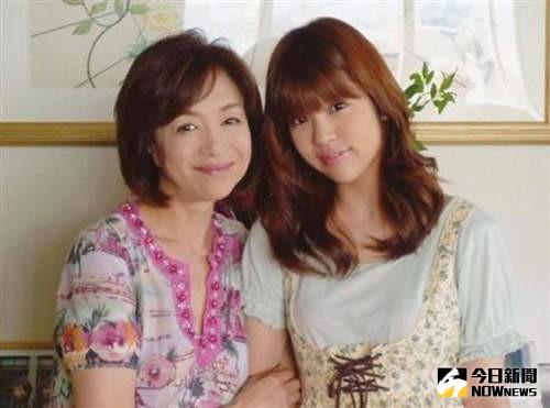 ▲坂口杏里（右）和媽媽坂口良子。（圖／翻攝自網路，2016.09.05）