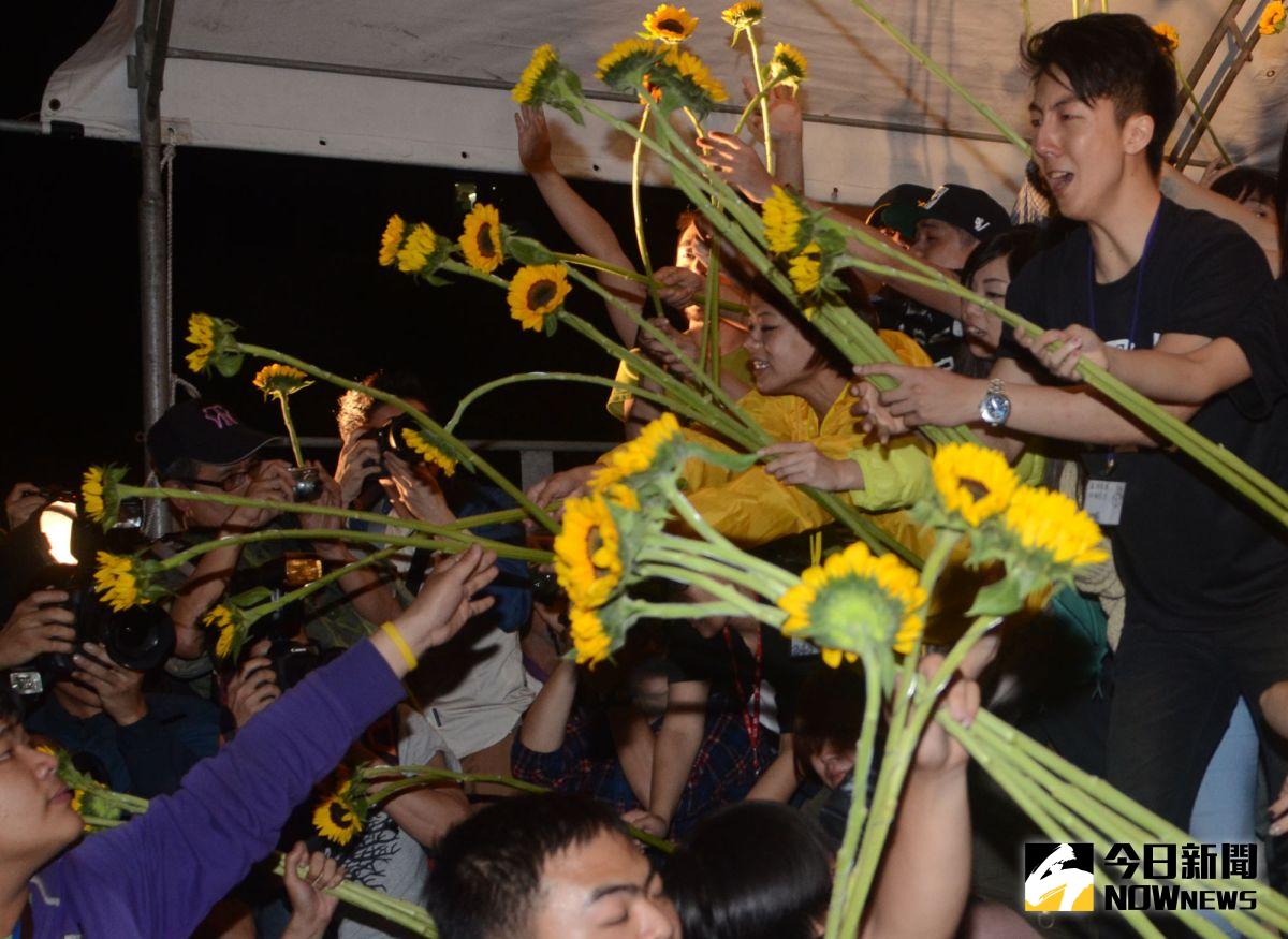 ▲2014年3月的「太陽花學運」讓許多原本不關心政治的年輕人，開始關心政治，也造就林飛帆、賴品妤、吳崢等新一輩政治人物。圖為資料照。（圖／記者林調遜攝）