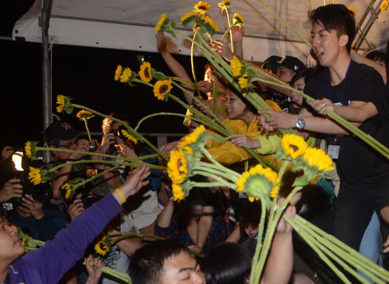 ▲2014年3月的「太陽花學運」讓許多原本不關心政治的年輕人，開始關心政治，也造就林飛帆、賴品妤、吳崢等新一輩政治人物。圖為資料照。（圖／記者林調遜攝）