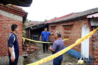 前嘉義縣議會行政組主任侯桂森夫婦，5日晚間疑遭遠親侯姓男子持刀刺殺，夫死妻重傷；嫌疑人侯嫌6日上午在1處空屋被發現疑似畏罪自殺，疑服安眠藥後，再持刀剌腹部，被發現時已身亡。（請珍惜生命。自殺防治專線（24小時）：0800-788-995；生命線：1995。）中央社記者黃國芳攝　105年10月6日